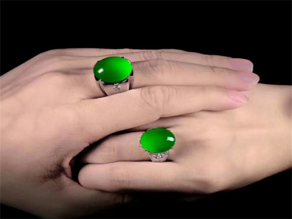 满绿戒指